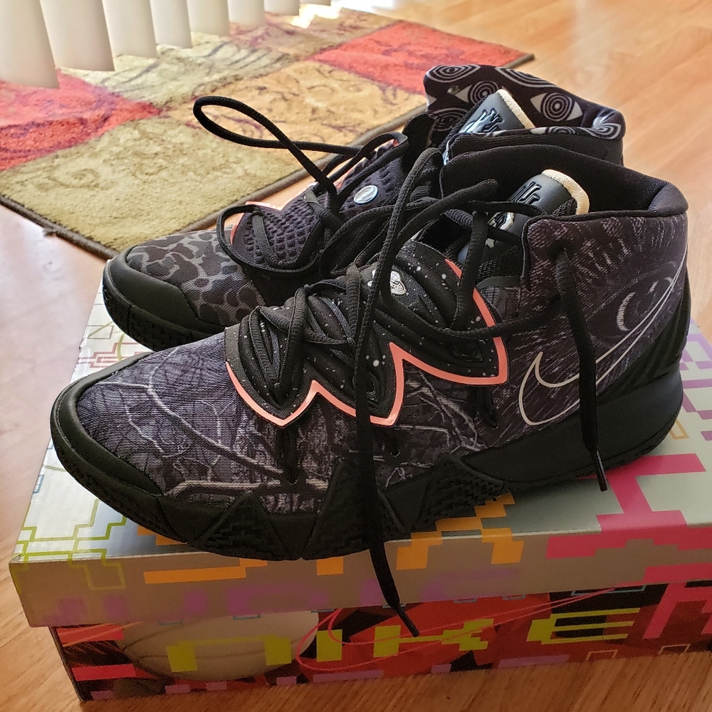 Mens sneakers Nike Kyrie five, Size 9
